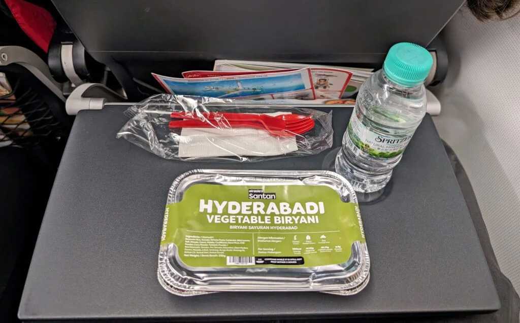 超越包装，智驭云端味觉的精密艺术——吕工机械全自动航空餐盒包装生产线