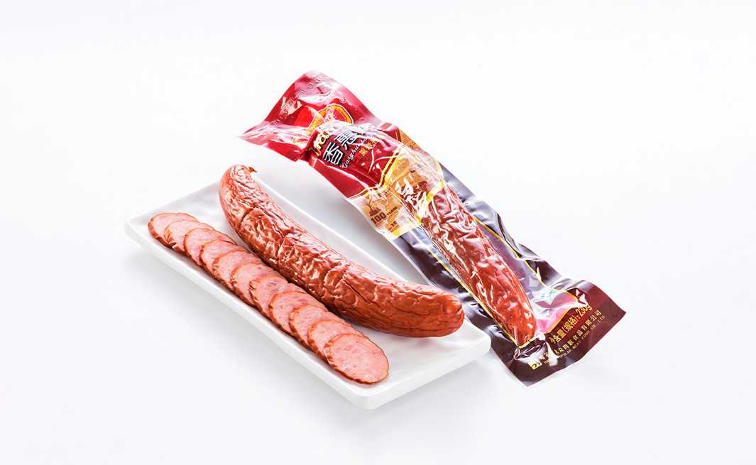 告别人工包装，吕工机械打造高速稳定香肠包装产线