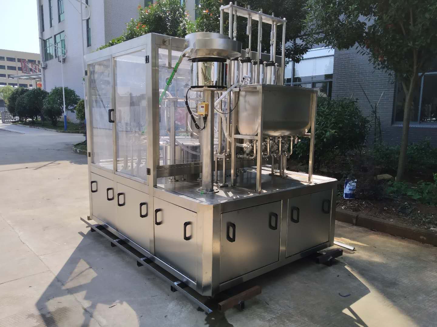 1756956405380408.jpg LG-200 吸嘴袋灌装旋盖机.jpg